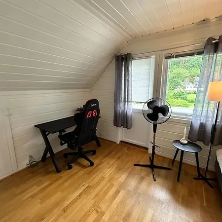 Koselig Hus Rett Ved Stranda,nydelig & Ferierende! Σπίτι διακοπών