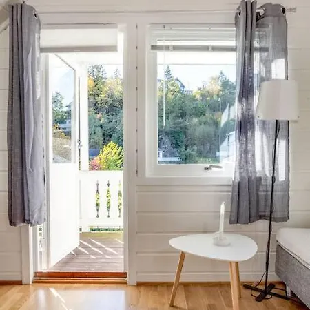 Koselig Hus Rett Ved Stranda,nydelig & Ferierende!